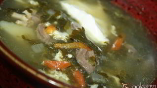 Зеленый борщ со щавелем на куриных сердечках