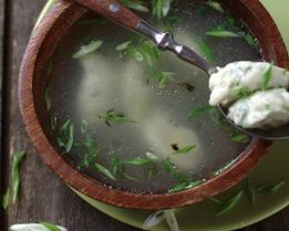 Куриный бульон с заварными клецками