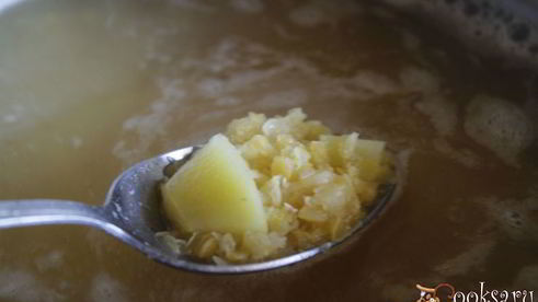 пряный чечевичный суп на курином бульоне