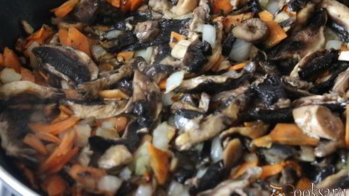 суп с шампиньонами и фарфалле на курином бульоне