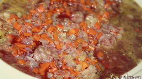 запеченная говядина в вине и курином бульоне