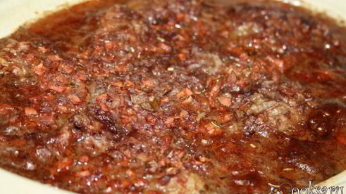 запеченная говядина в вине и курином бульоне