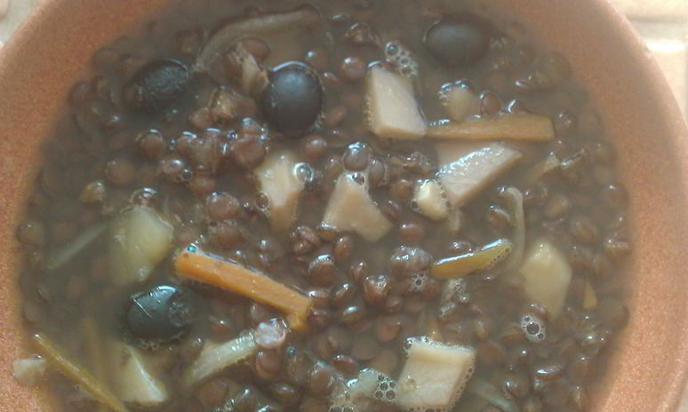 Рецепт чечевичного супа с маслинами