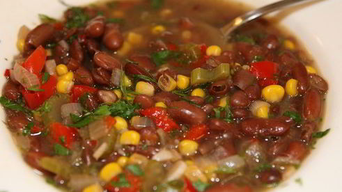 фасолевый суп с перцем и кукурузой