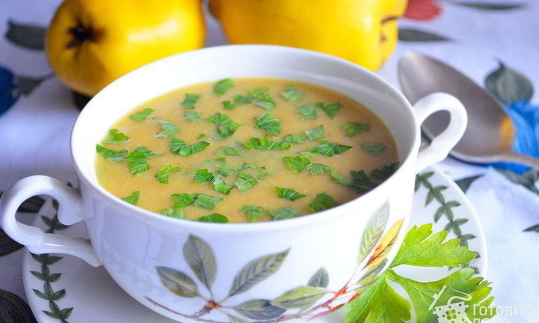 Рецепт горохового супа-крема с айвой и беконом