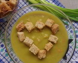 Гороховый суп с гренками