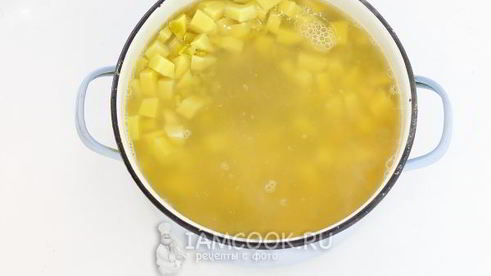 гороховый суп с копченой колбасой