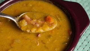 Гороховый суп с копчеными крылышками