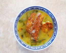 Гороховый суп с копчеными ребрышками