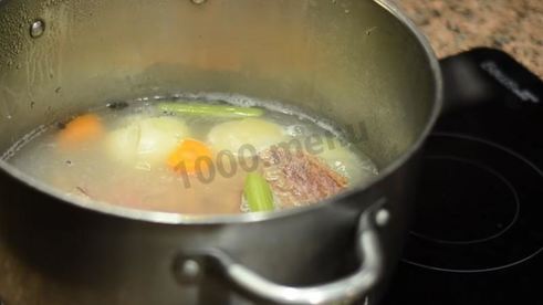 густой гороховый суп с мясом