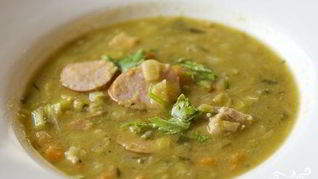 Суп гороховый с копченой колбасой