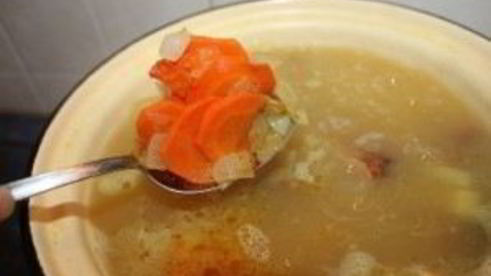 суп гороховый с копчеными ребрышками