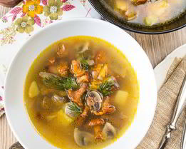 Грибной суп с лисичками и шампиньонами