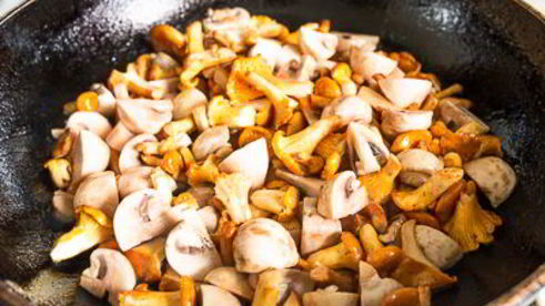 грибной суп с лисичками и шампиньонами