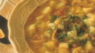 Картофельный суп с луком и морковью