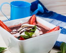 Клубничный суп с мороженым