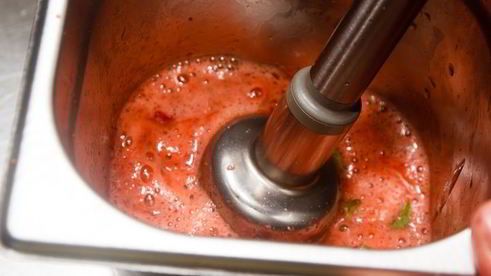 клубничный суп с мороженым