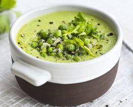 Кокосовый суп с зеленым горошком и кинзой