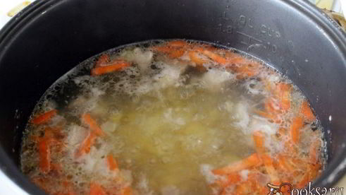 мясной суп со щавелем, яйцом и зеленью в мультиварке