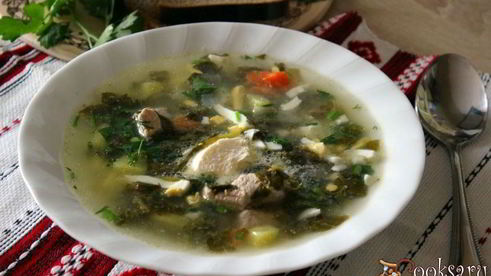 мясной суп со щавелем, яйцом и зеленью в мультиварке