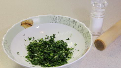 классическая окрошка на квасе с колбасой