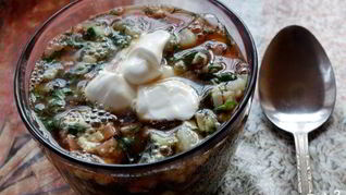 Окрошка на квасе с колбасой