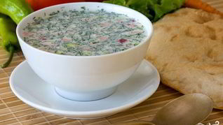 Окрошка с копченой колбасой