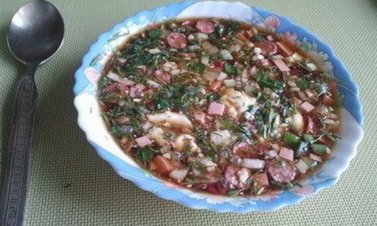 Рецепт окрошки с охотничьими колбасками