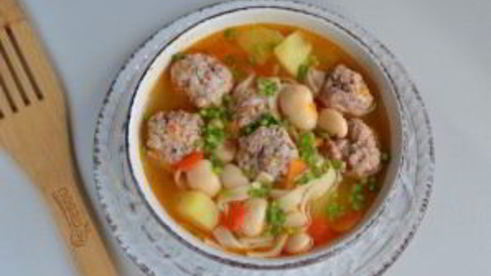 наваристый суп с фрикадельками и овощами