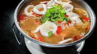 Овощной суп с кальмарами