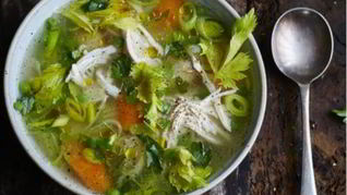 Суп овощной на курином бульоне