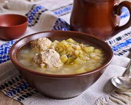 Легкий рассольник с фрикадельками