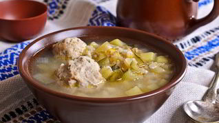 Легкий рассольник с фрикадельками