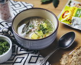 Постный рассольник с перловкой