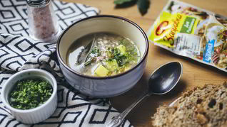 Постный рассольник с перловкой