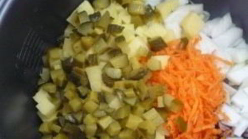 рассольник с перловкой в мультиварке