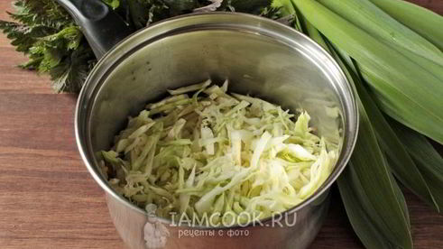 постные зеленые щи с крапивой и китайским чесноком