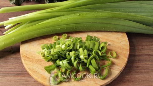 постные зеленые щи с крапивой и китайским чесноком