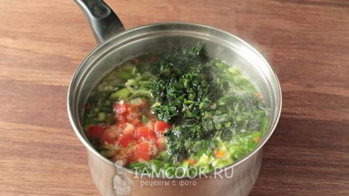 постные зеленые щи с крапивой и китайским чесноком