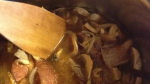 щи из кислой капусты с грибами