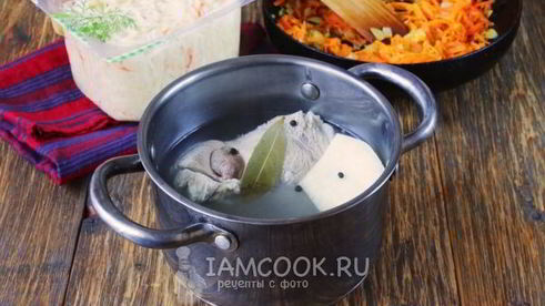 щи из квашеной капусты со свининой