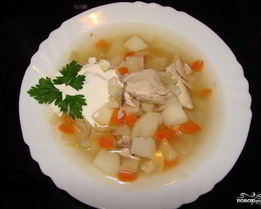 Щи из свежей капусты на курином бульоне