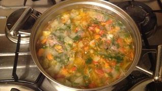 Щи из свежей капусты с фрикадельками