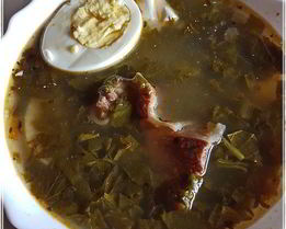 Щи с крапивой, щавелем и говяжьими ребрышками