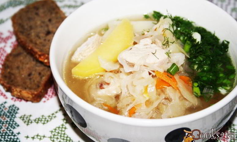 Рецепт щей с квашеной капустой, индейкой и копченой колбаской