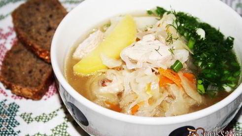 щи с квашеной капустой, индейкой и копченой колбаской