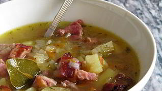 Шотландский луковый суп с копченой свининой