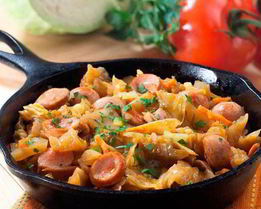 Ароматная солянка с сосисками