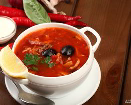 Сборная мясная солянка в мультиварке