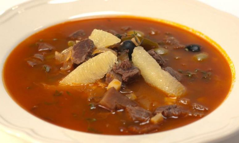 Рецепт сборной солянки на говяжьем бульоне